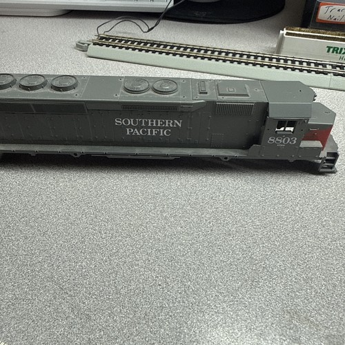 Athearn sd45 shell only - sd45,
